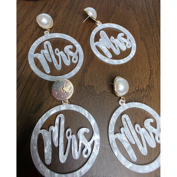 Bride Earrings Bachelorette Jewelry Mrs Pearl Earrings, Tumbler, I do ring holde - Picture 8 of 15